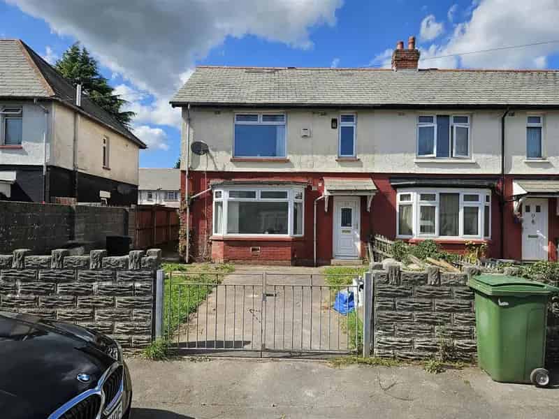 3 Bedroom End Terrace House For Sale - Ideal For Builders and Investors