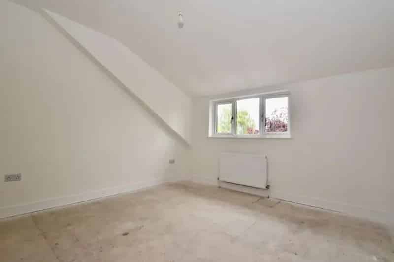 5 Bed Detached House For Sale