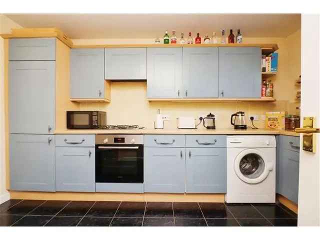 2 bedroom flat  for sale