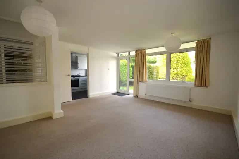 2 Double Bedroom Ground Floor Apartment Near City Centre