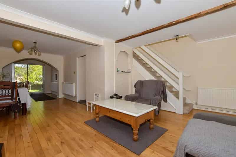 3 Bedroom Semi-Detached House for Sale in Allington