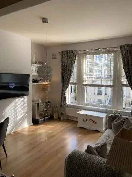 Flat For Rent in City of Westminster, England