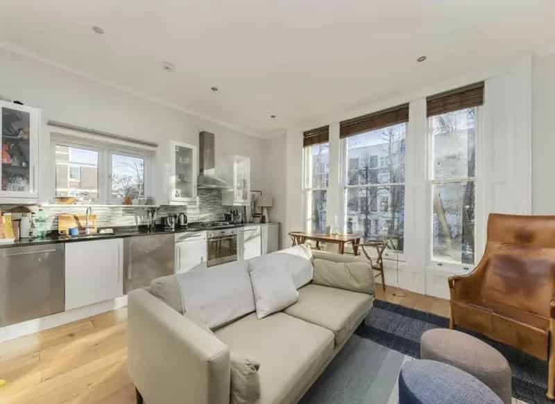 One Bedroom Apartment in Victorian Conversion W10