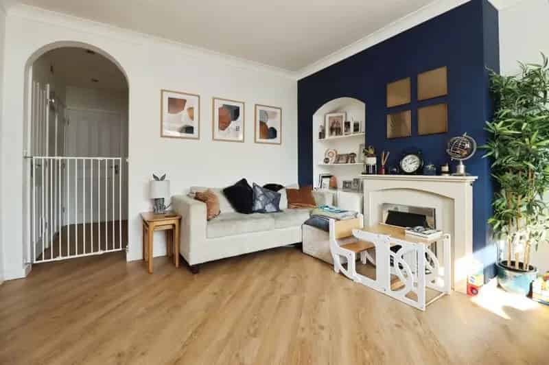 Three Bedroom Semi Detached Home Near Town Centre