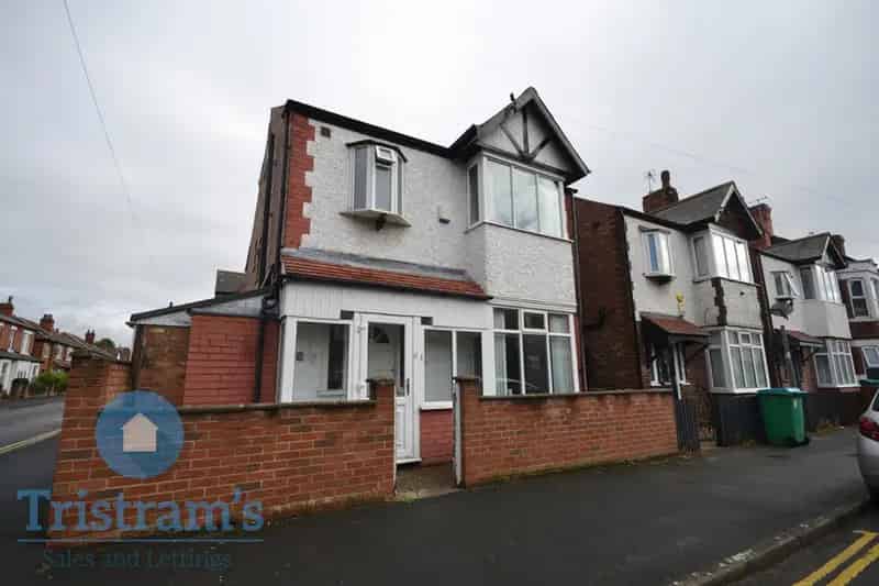 5 Bedroom Semi Detached House to Rent Near UON