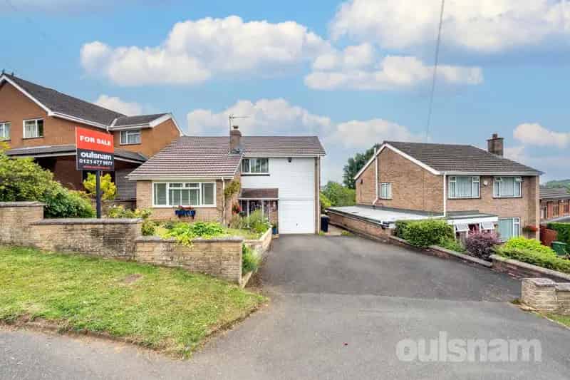 3 Bedroom Detached House for Sale in Rubery, Birmingham