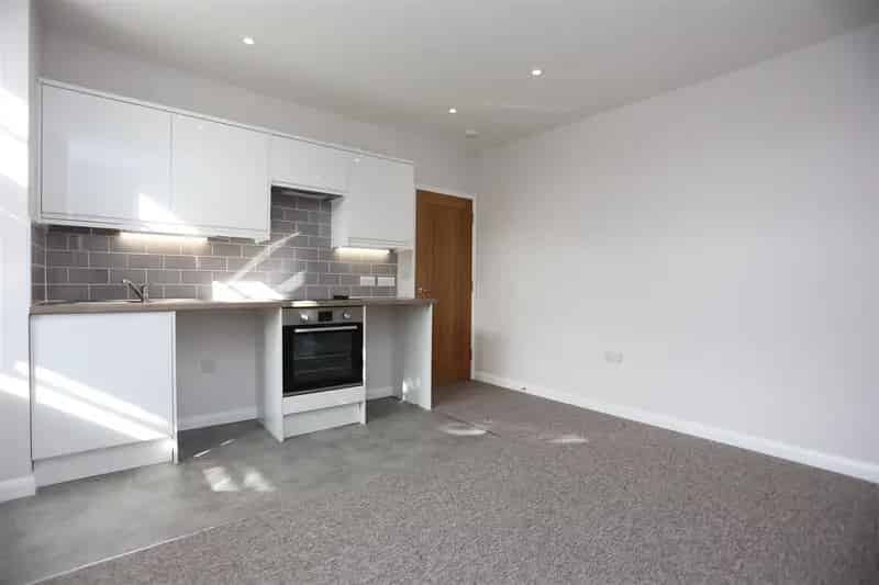 3 Bedroom Flat to Rent in Brighton - Recently Refurbished