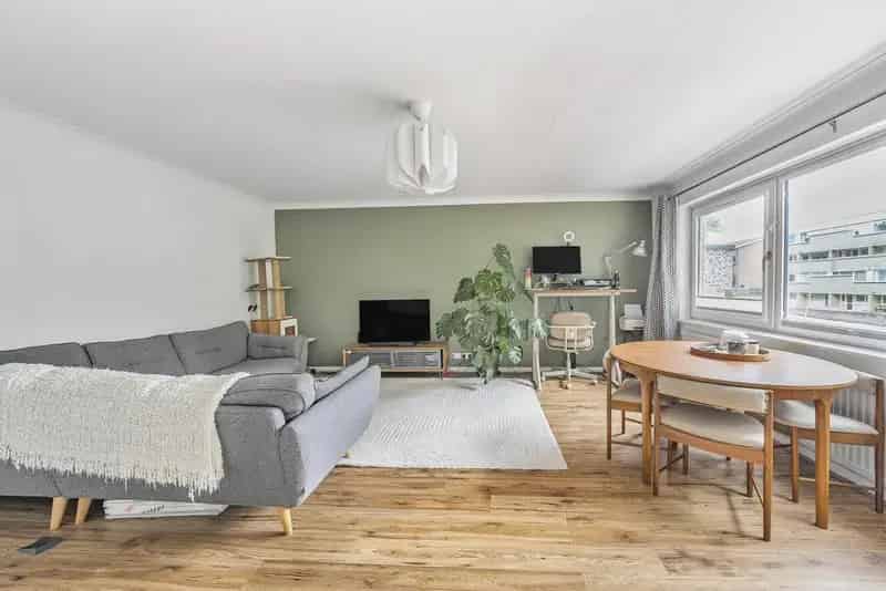 Beckenham Apartment Near High Street and Stations