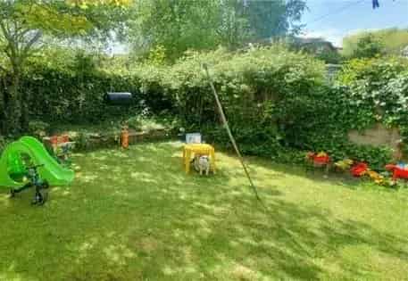 3 Bedroom House Manchester with Garden and Parking