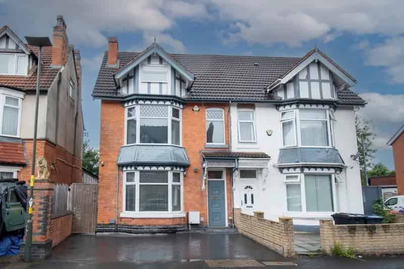 4 Bedroom Victorian Semi-Detached House for Sale