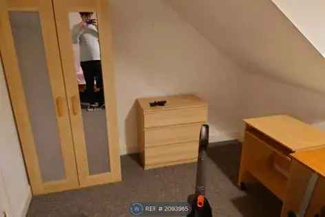 1 Room Manchester 3 Bedroom House Shared Bills Included Students Welcome
