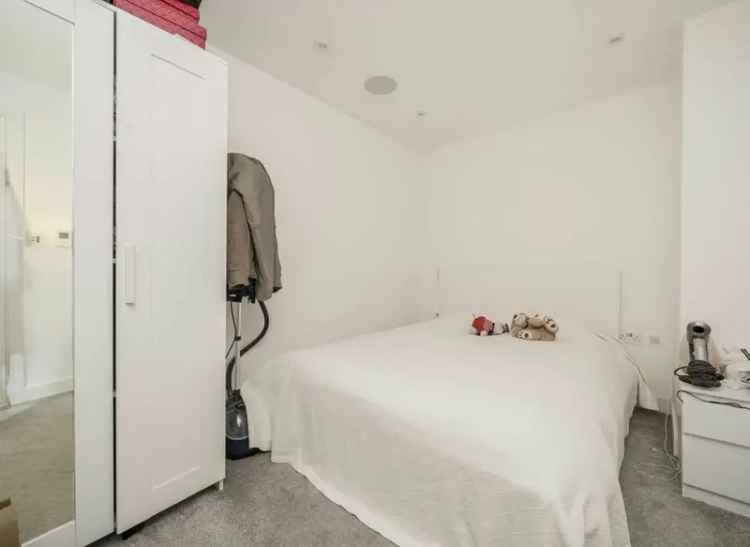 One Bedroom Apartment Near Chiswick High Road