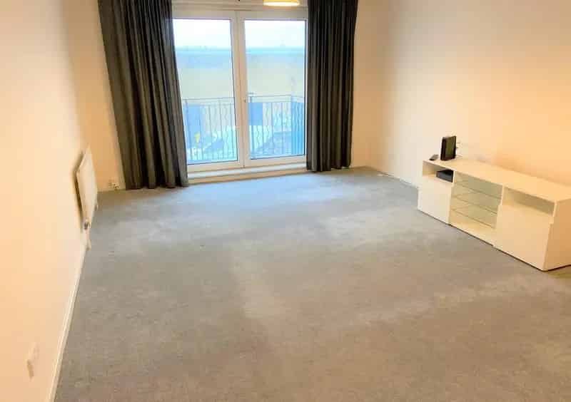 2 Bedroom Apartment to Rent - West Facing Balcony Parking