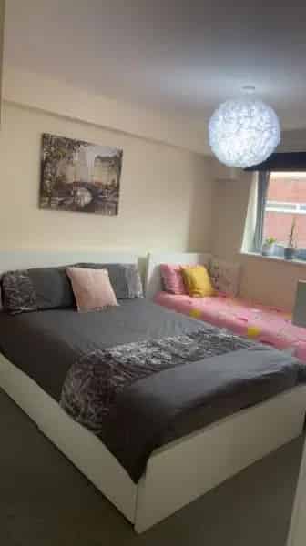 2 Bedroom Flat Fratton New Carpet Big Kitchen