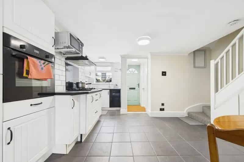 3 Bedroom Maisonette Near Folkestone Beach For Sale