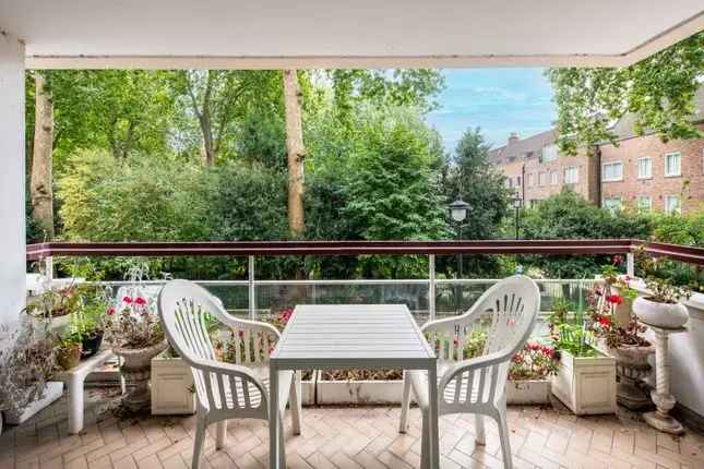 Flat for sale in Gloucester Square, London W2