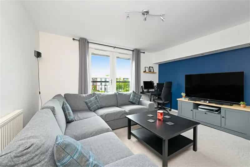 1 Bed Flat Second Floor 1 Reception Room Near Water of Leith