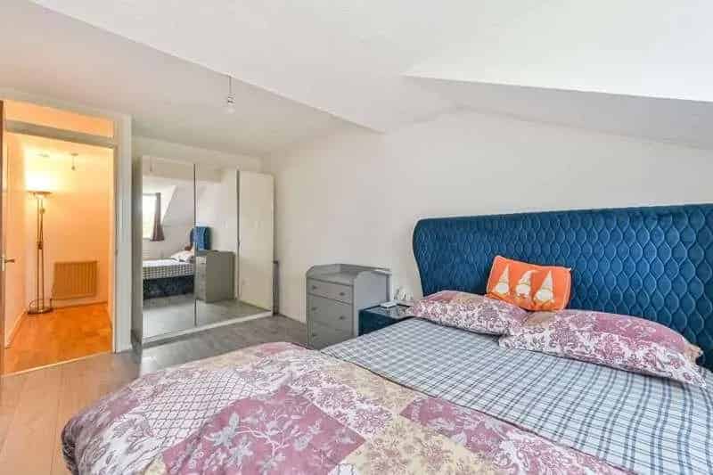 2 bed flat for sale