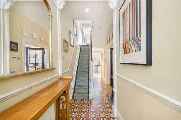 Family Home in Fulham with 4 Double Bedrooms and Garden