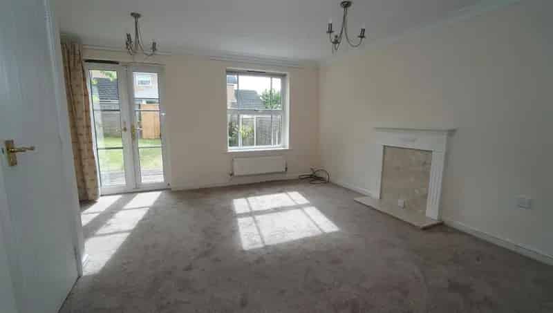 3 Bedroom Semi-Detached House to Rent