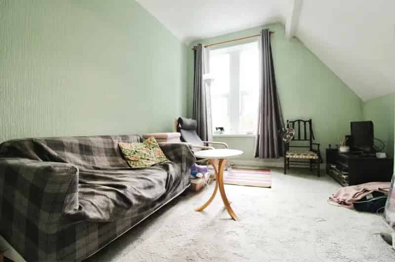 1 Bedroom Flat Connaught Road - No Chain