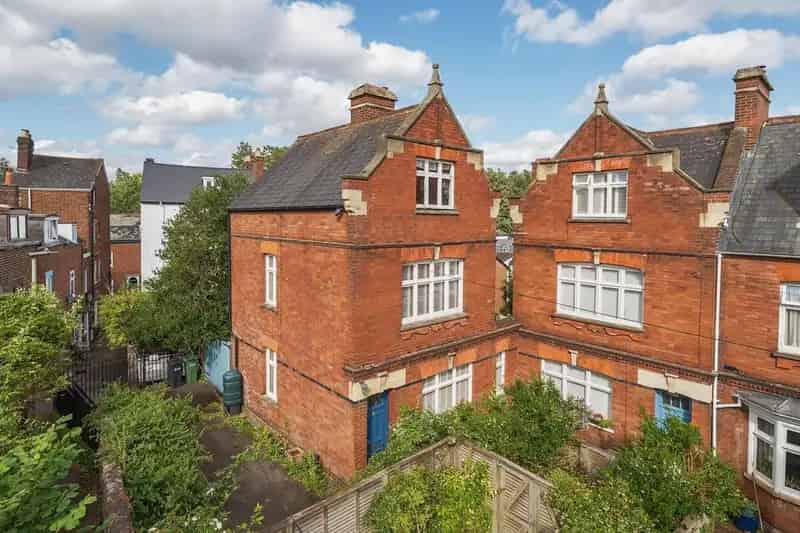 3 Bedroom End Terrace House for Sale