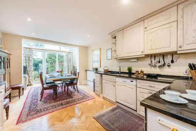 2 Bed House South Kensington Short Let Family Home Patio Garden