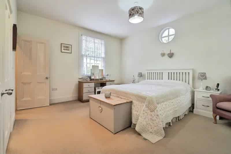 Westcourt Netheravon 2-Bedroom Apartment - Modern Countryside Living
