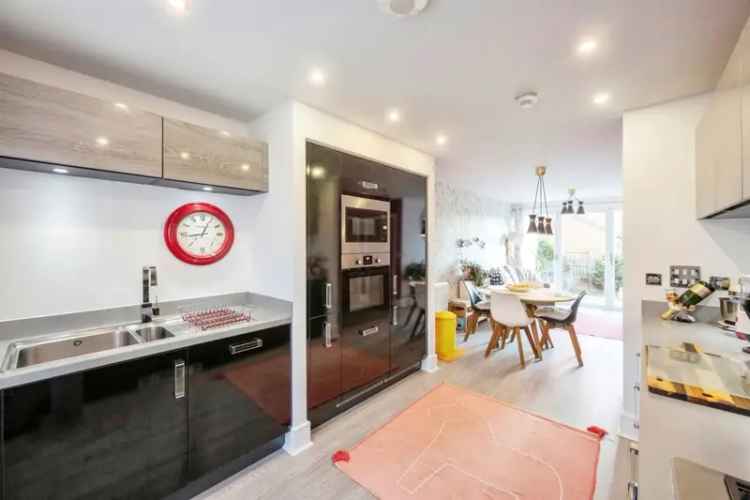 Stunning 4 Bedroom Semi-detached House on Pastures Development