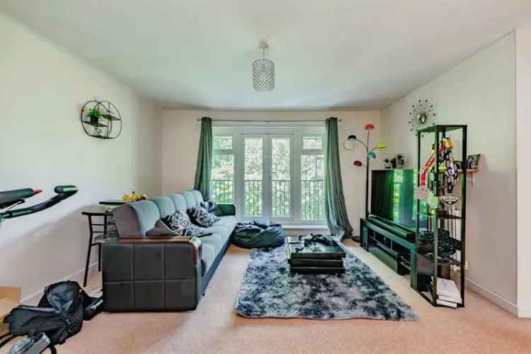 2-Bed Apartment Near Crawley Centre