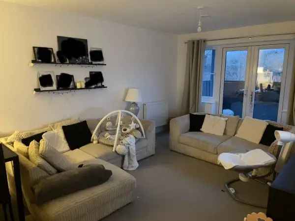 Large 2 Bed Flat First Floor Balcony Parking Available