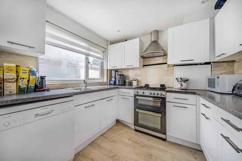Three Bedroom Semi-Detached House Near Bromley South Station
