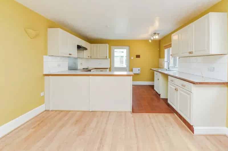 3 Bed House with Enclosed Garden Near Village Amenities