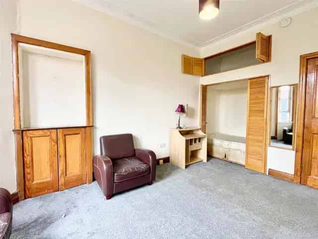 1 Bedroom Flat for Sale - Traditional Tenement Apartment