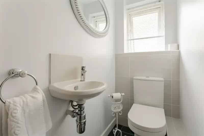 2 Bed Flat for Sale - Stylish Apartment with Garden and Parking