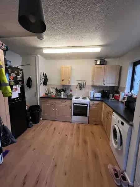 Spacious 2-Bedroom Flat Near Ealing Broadway and West Ealing Stations
