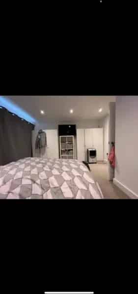Large 2 Bed Flat Chelmsford - 2 Parking Spaces - Low Bills