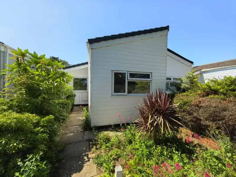 2 Bedroom Semi-Detached Bungalow to Rent Mount Hawke