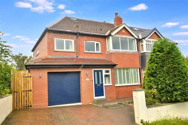 Four Bedroom Semi-Detached House Near Horsforth Train Station