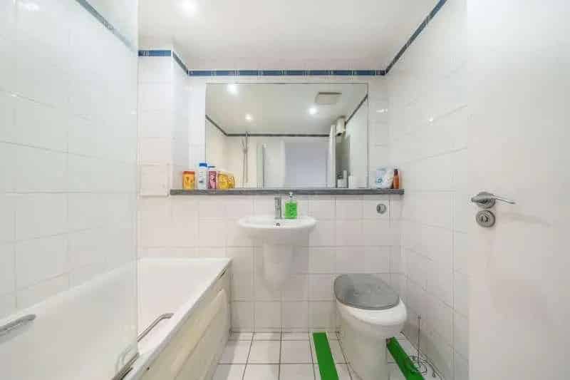 2 Bed Flat for Sale - Stunning Double Height Living Area & West Facing Balcony