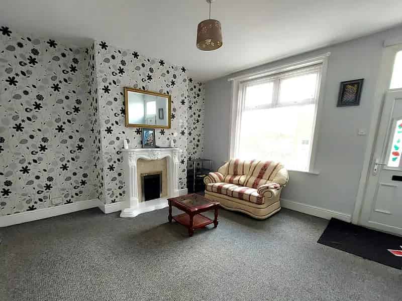 3 Bed Terrace House To Rent Near Shops and Schools
