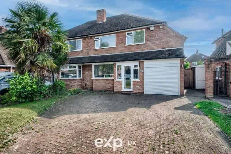 4 Bedroom Semi-Detached House for Sale in Solihull
