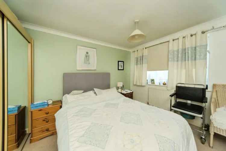 Three Bedroom Mid-Terraced House Bexhill Near Penland Woods