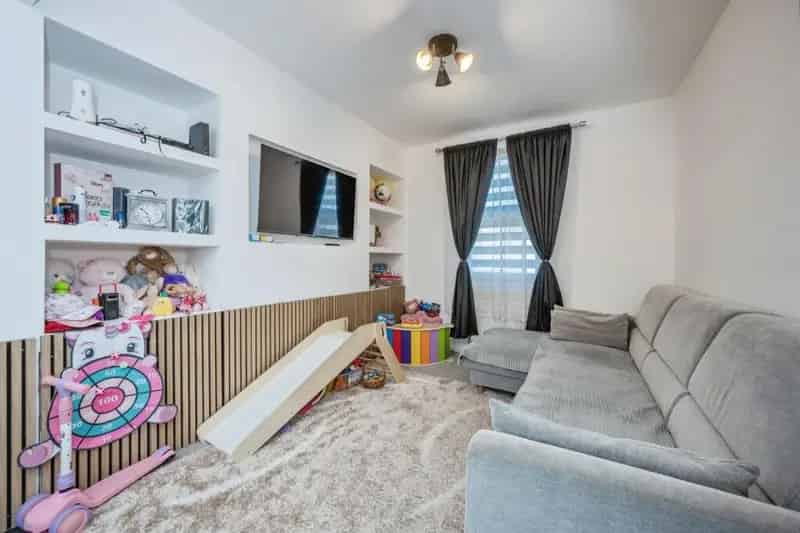 2 Bedroom Terrace House for Sale in Bedford