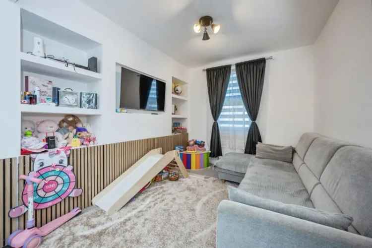 2 Bedroom Terrace House for Sale in Bedford