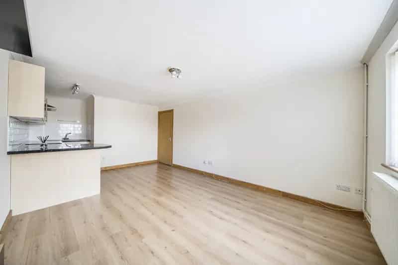 2 Bedroom Flat House to Rent - Great Investment or First Time Purchase
