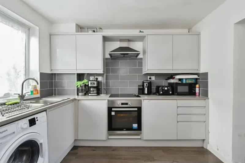 2 Bedroom End Terrace House Near Transport Links