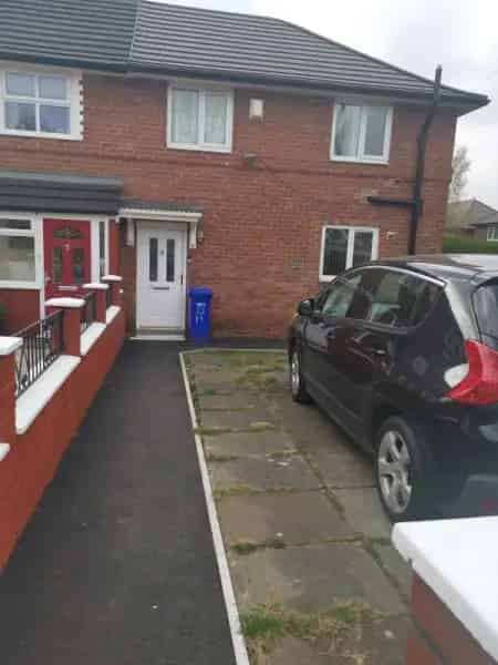 3 Bed House Near Manchester Airport