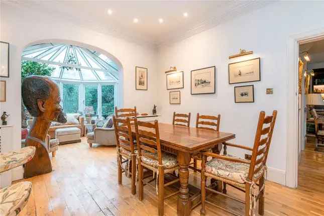 Detached House for Rent in London W10