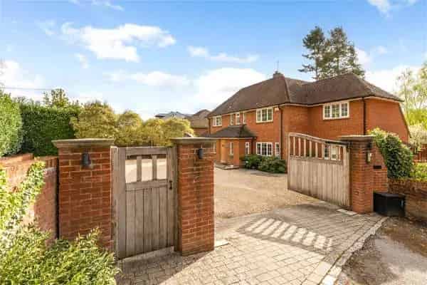 Spacious Family Home in Marlow - 4 Beds, 2 Ensuite, Large Garden